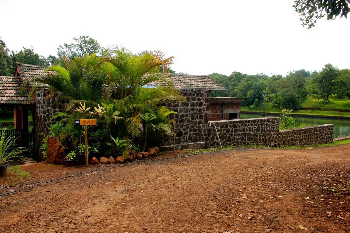 Cherilyn Monta Resort - Ratnagiri Vatul Exteriör bild