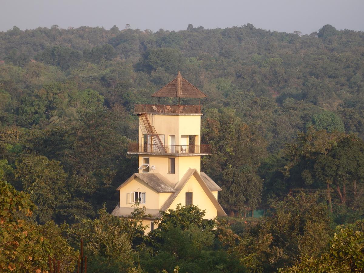 Cherilyn Monta Resort - Ratnagiri Vatul Exteriör bild