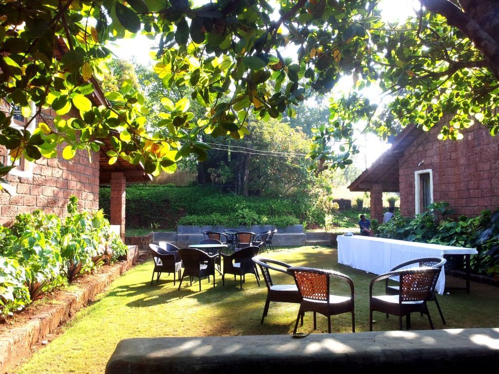 Cherilyn Monta Resort - Ratnagiri Vatul Exteriör bild